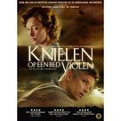 Knielen op een bed violen | MCMS.nl